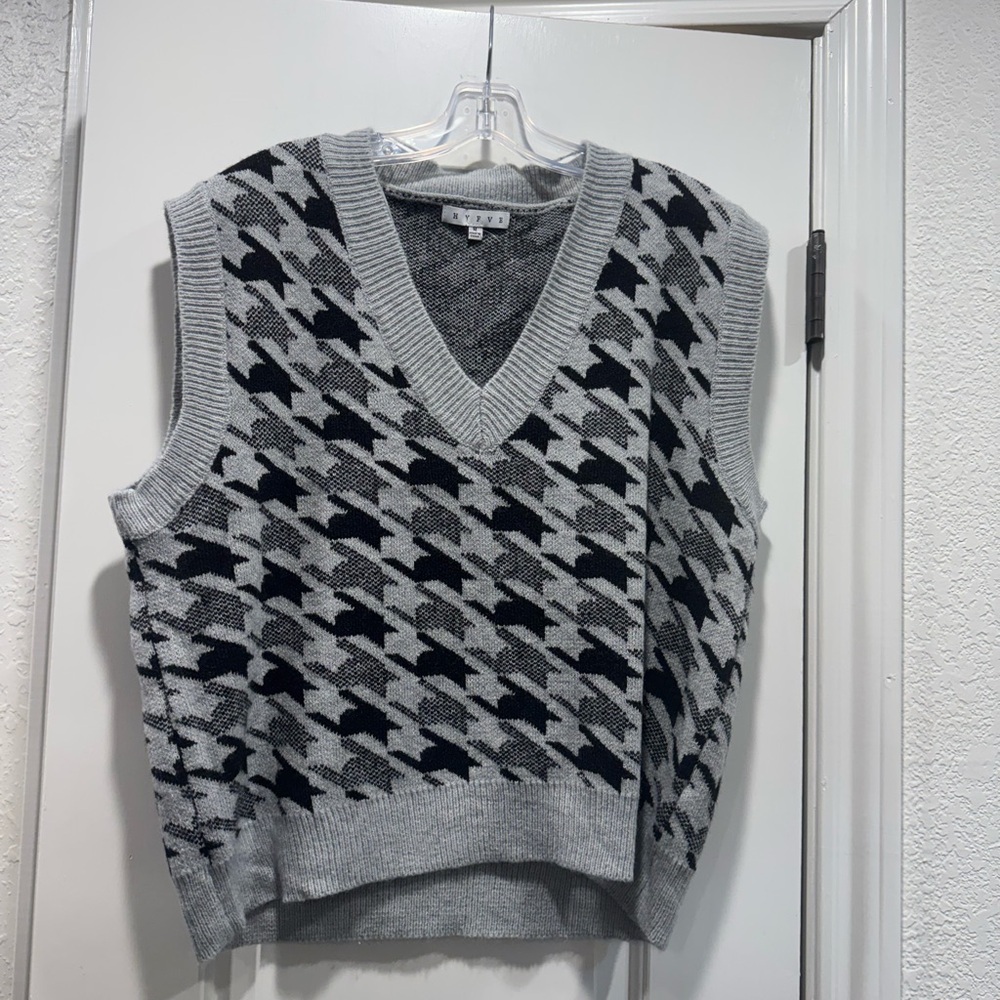 Gray and Black Houndstooth Sweater Vest medium
